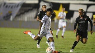 Santos perde na Vila, mas elimina LDU e continua na Libertadores