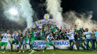 Chapecoense vence o Confiança por 3 a 1 e conquista título da Série B