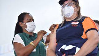Manaus aguarda definição de grupos prioritários para retomar vacinação