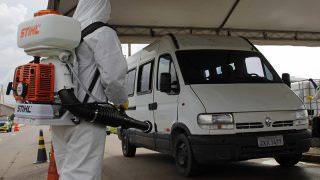 Prefeitura sanitiza mais de dois mil veículos em barreiras de Manaus