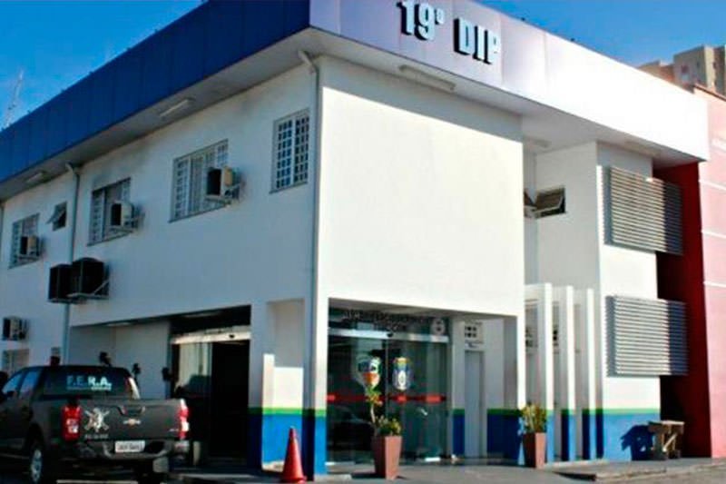 Fachada do 19º DIP (Foto: Arquivo/DM) Dupla é presa após assalto frustrado a loja de pneus em Manaus