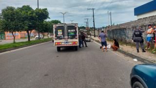 Jovem morre após acidente entre moto e micro-ônibus em Manaus