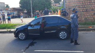 Casal é executado a tiros dentro de carro na Zona Sul de Manaus