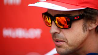 Alonso passa por cirurgia após sofrer fratura no maxilar em acidente