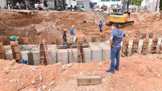 Prefeito fiscaliza obras na Av. João Valério, na Zona Centro-Sul de Manaus