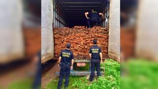 Polícia Federal apreende carretas com 60 m³ de madeira serrada
