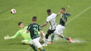 Desfalcados e molhados, Corinthians e Palmeiras não saem do empate