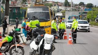 IMMU realiza operação para coibir infrações de trânsito em Manaus