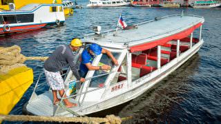 Em Manaus, embarcações são fiscalizadas pela Amazonastur e Politur