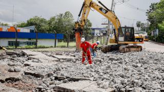 Prefeito e vice acompanham obras viárias no Distrito Industrial