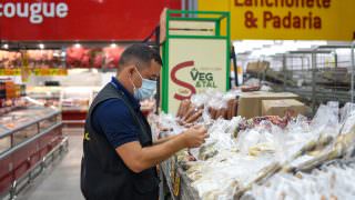 Procon apreende 142 Kg de produtos em supermercados na Zona Oeste