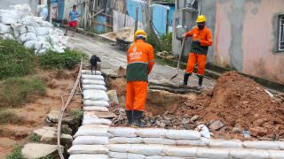 Prefeitura de Manaus recupera redes de drenagem no Mauazinho