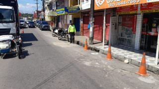 ​Prefeitura retira sinalização irregular de trânsito em ruas da Zona Leste