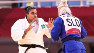 Judoca Maria Suelen vai passar por cirurgia no joelho no Brasil
