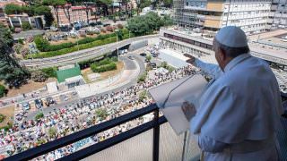 Do hospital, papa agradece orações de fiéis por sua saúde
