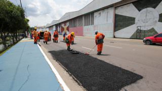 Prefeitura realiza revitalização da avenida do Samba