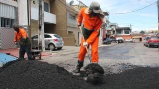 Prefeitura intensifica serviços de infraestrutura nos bairros de Manaus
