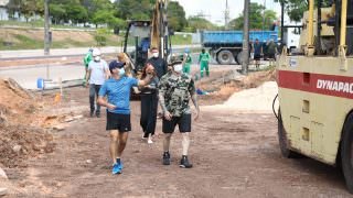 David Almeida vistoria obra de recuperação viária no Distrito Industrial