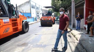Prefeito David fiscaliza recuperação de vias em bairros da Zona Sul
