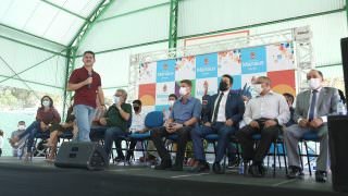 David Almeida reinaugura escola municipal Tereza Cordovil