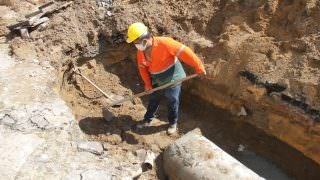 Prefeitura recupera rede de drenagem no bairro Colônia Oliveira Machado