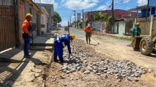 Prefeitura aplica 200 toneladas de massa asfáltica por dia na Cidade Nova