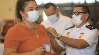 Trabalhadores da rede estadual começam a toma a 2ª dose da vacina contra a Covid-19 em Manaus