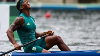 Isaquias Queiroz conquista a medalha de ouro na canoagem