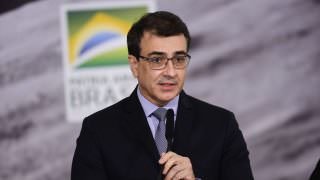 Ministro defende transferência de tecnologias para produção de vacinas