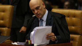 Bolsonaro formaliza pedido de impeachment de Alexandre de Moraes