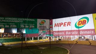 Trio de ladrões rende funcionária para roubar Hiper DB em Manaus
