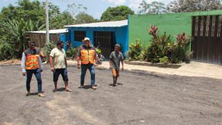 Comunidade Vale da Benção recebe asfalto pela 1ª vez da Prefeitura