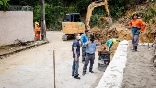 Prefeitura realiza ação emergencial em avenida na Zona Centro-Oeste
