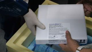 Governo do AM recebe remessa com 93.600 doses de vacinas da Pfizer