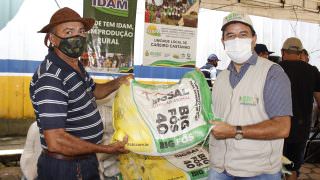 Governo do Amazonas beneficia produtores rurais do Careiro Castanho