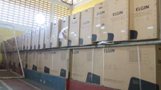 Seduc entrega 100 aparelhos de ar-condicionado para escolas de Tefé