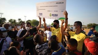 Wilson anuncia revitalização de campo e fomento no esporte em Parintins