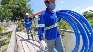 Comunidades vulneráveis recebem 100km de novas redes de água tratada