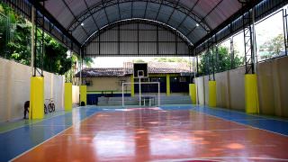 Governo do AM inaugura quadra poliesportiva em escola de Parintins