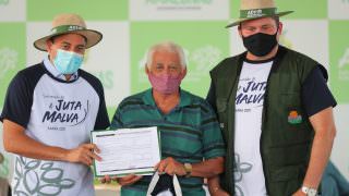 Wilson Lima entrega crédito a produtores de Manacapuru