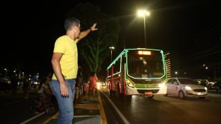 'Natal das Águas' leva à população ônibus e caminhões iluminados a LED