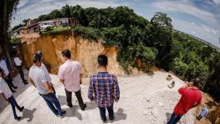 Prefeitura atua em duas grandes erosões que comprometiam a segurança