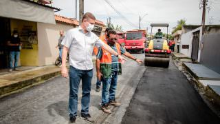 Prefeitura leva asfalto às ruas do bairro Colônia Santo Antônio