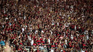 Flamengo é denunciado por canto homofóbico em jogo contra o Grêmio
