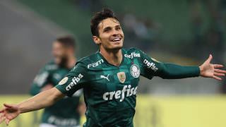 Palmeiras goleia Atlético-GO no Brasileiro