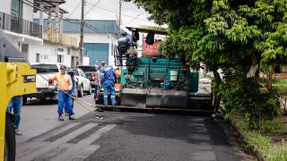 Prefeitura trabalha com recomposição asfáltica em ruas do Planalto
