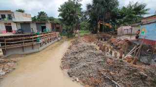 Prefeitura intensifica obras em ponte de concreto no bairro Santa Etelvina