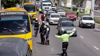 Prefeitura notifica 34 veículos em operação ao transporte Alternativo