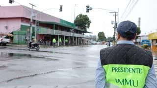 Prefeitura atende comunidade e instala semáforo no bairro Praça 14