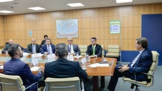 David Almeida entrega projetos de R$ 407 milhões ao ministro do Turismo